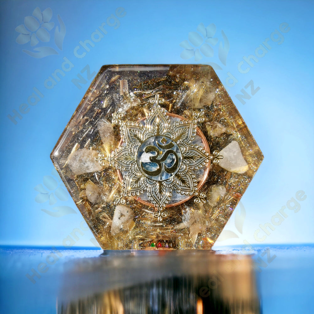 Om in Eight Petals Lotus